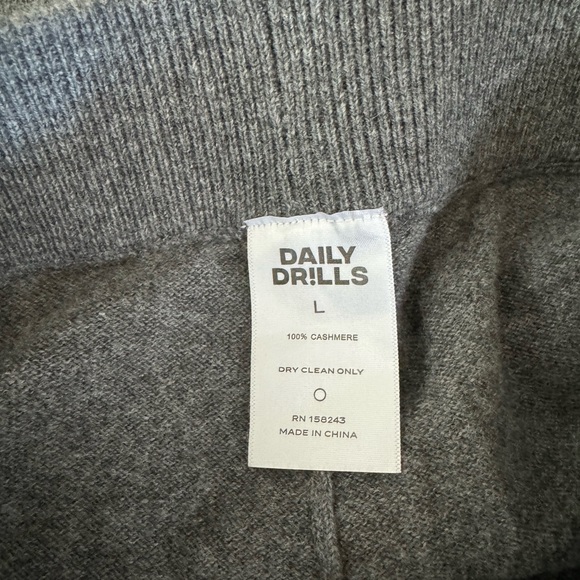 DAILY DRILLS CASHMERE SHORTS - Picture 3 of 3